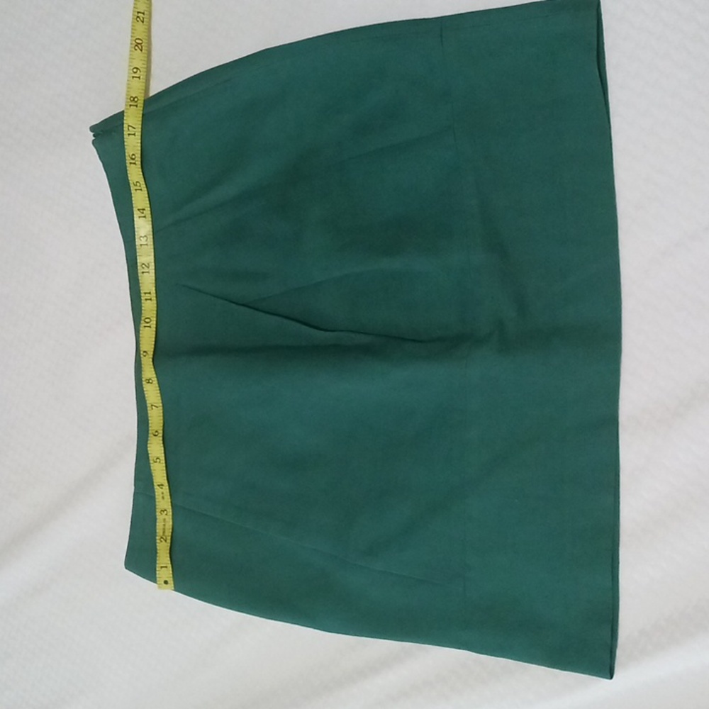 H Women's 42 green skirt